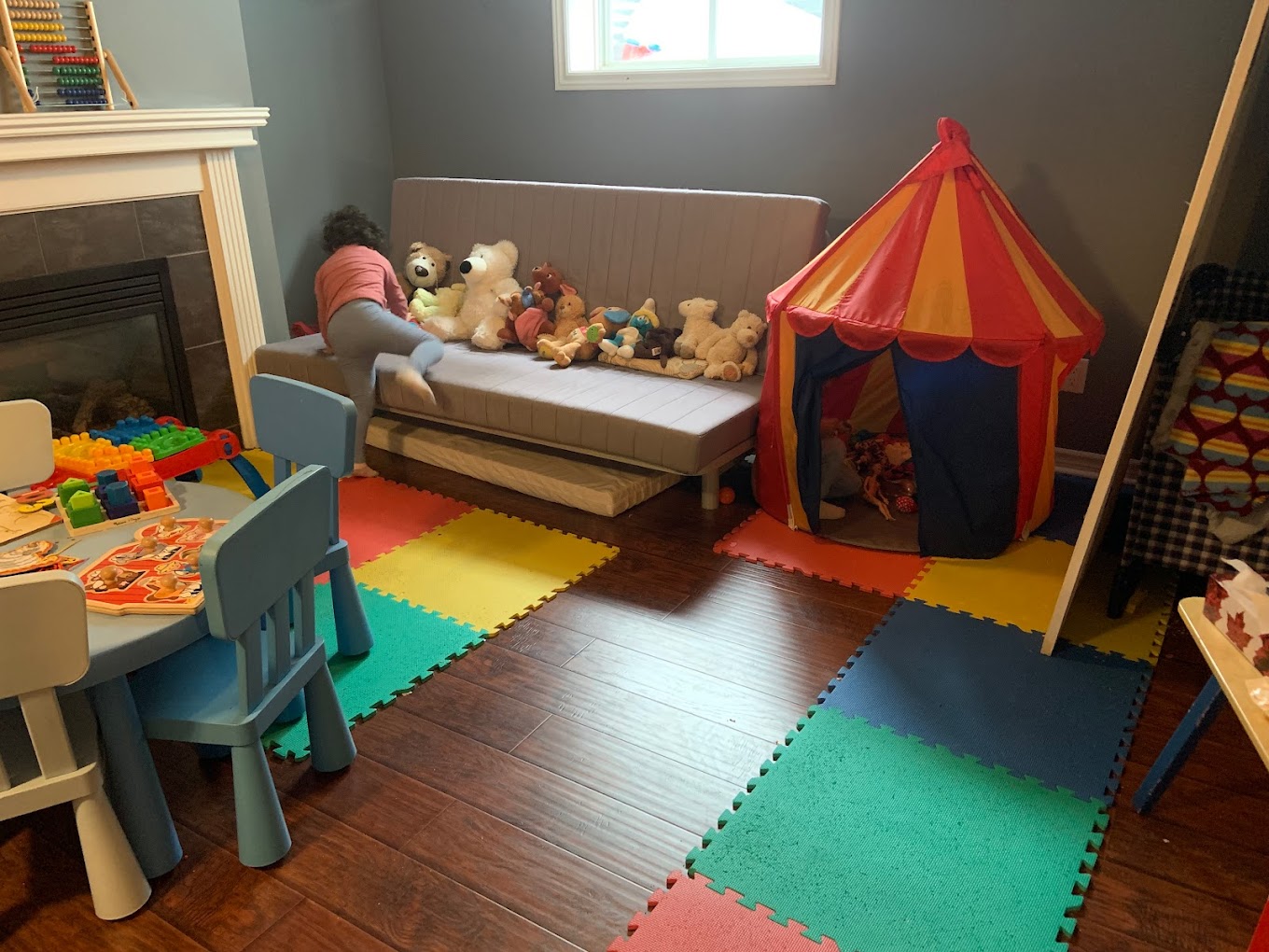 Daycare activities for toddlers in Ottawa childcare center